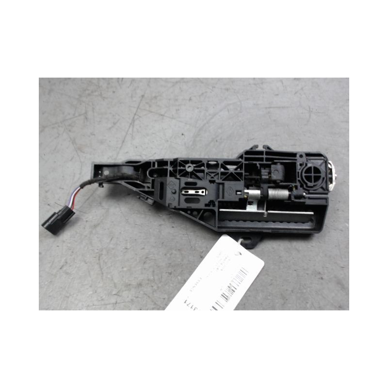 POIGNEE EXTERIEURE PORTE AVANT DROIT RENAULT CAPTUR