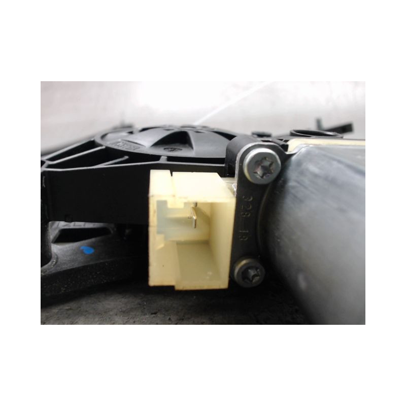 MECANISME+MOTEUR LEVE-GLACE AVANT GAUCHE AUDI Q3