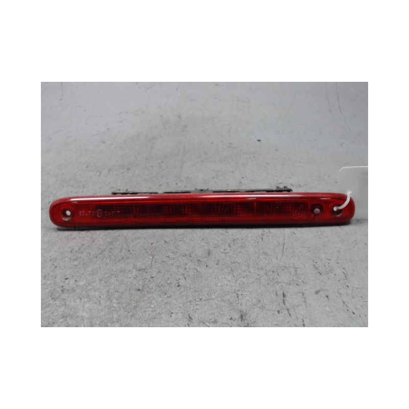 FEUX STOP SUPPLEMENTAIRE TOYOTA AYGO 5P