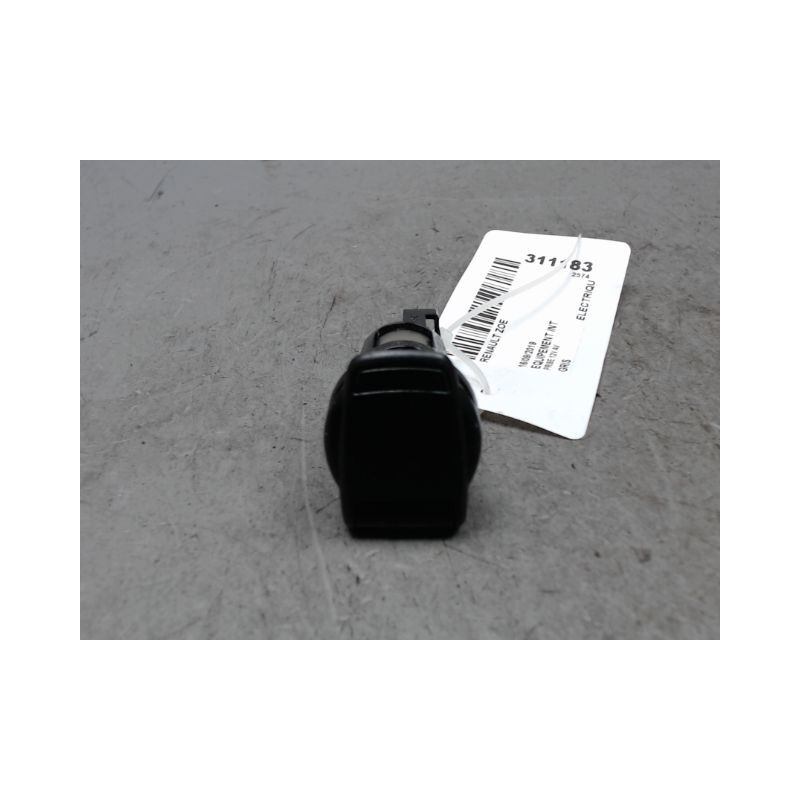 PRISE 12V AV RENAULT ZOE