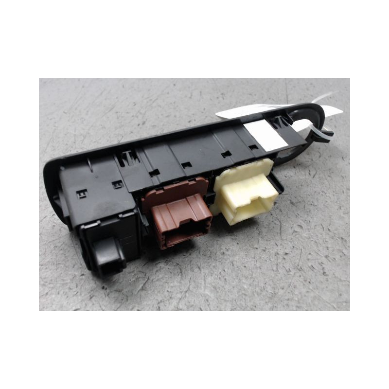 COMMANDE LEVE-GLACE PORTE AVG RENAULT CLIO IV 2012-