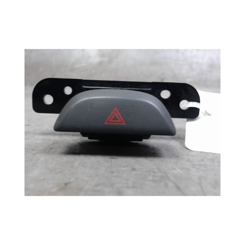 BOUTON DE WARNING NISSAN PULSAR