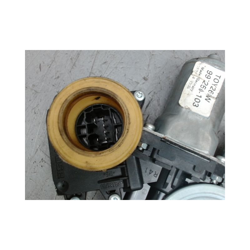 MECANISME+MOTEUR LEVE-GLACE AVANT DROIT TOYOTA COROLLA VERSO 2007-