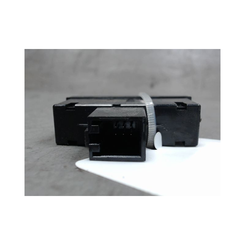 BOUTON DE WARNING AUDI A6 AVANT 2005-