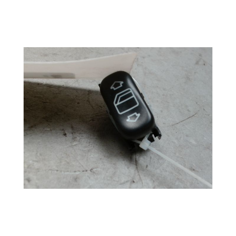 COMMANDE LEVE-GLACE PORTE ARG MERCEDES CLASSE A 2001 -