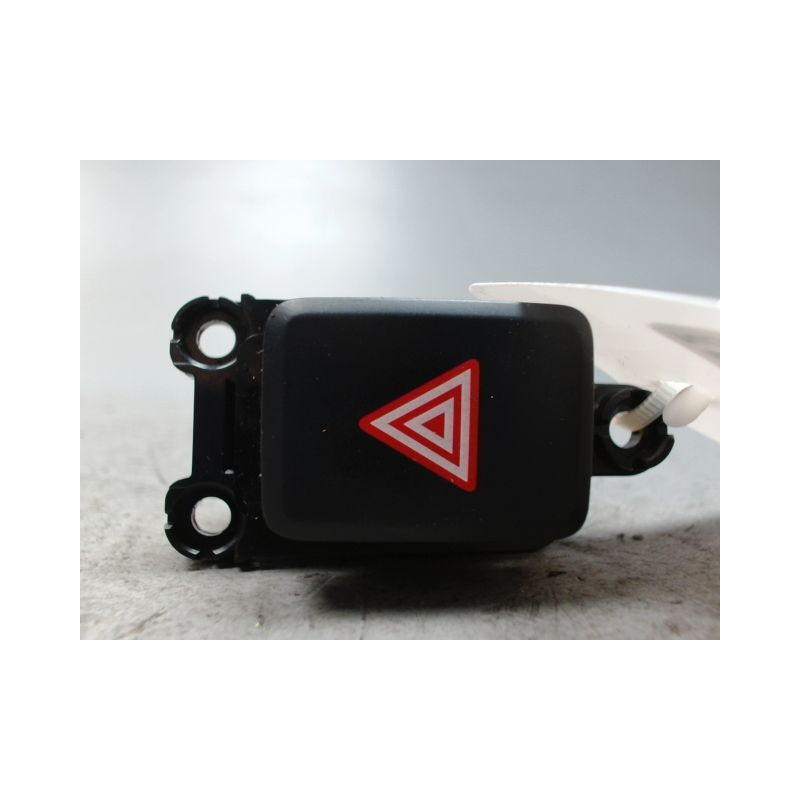BOUTON DE WARNING KIA CEE-D
