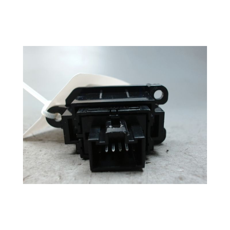 BOUTON DE WARNING KIA CEE-D