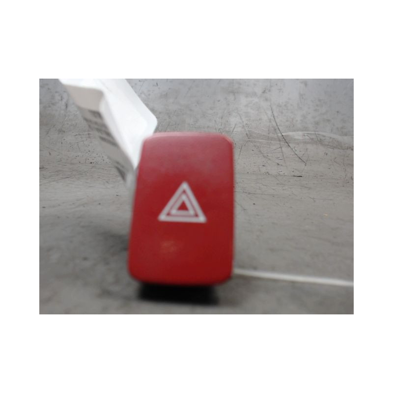 BOUTON DE WARNING HYUNDAI TUCSON