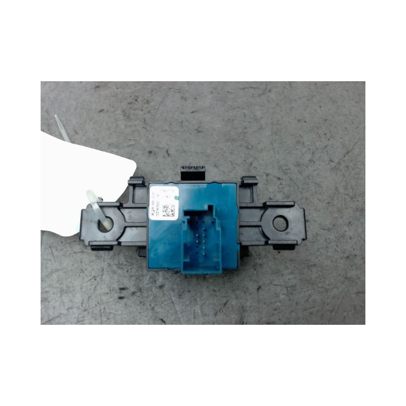 INTERIEUR COMMANDE FREIN A MAIN CITROEN C4 PICASSO