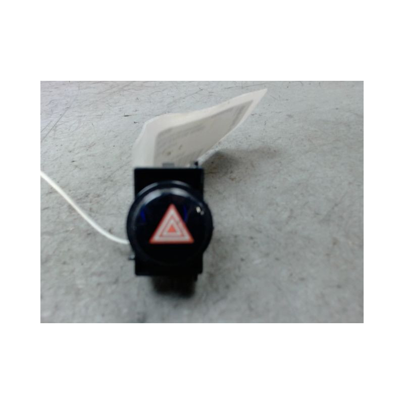 BOUTON DE WARNING TOYOTA AURIS