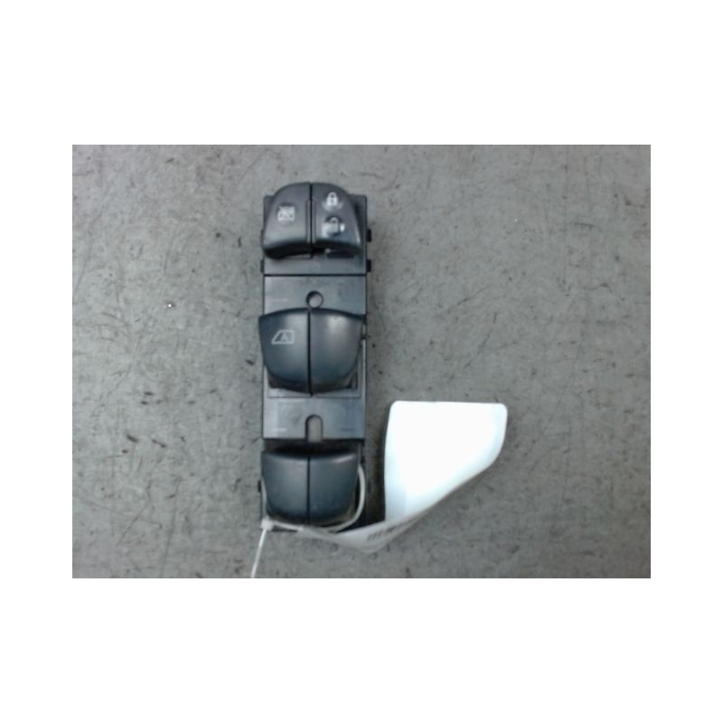 COMMANDE LEVE-GLACE PORTE AVG NISSAN JUKE