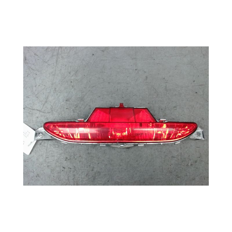 FEU BROUILLARD CENTRAL ARRIERE PEUGEOT 208
