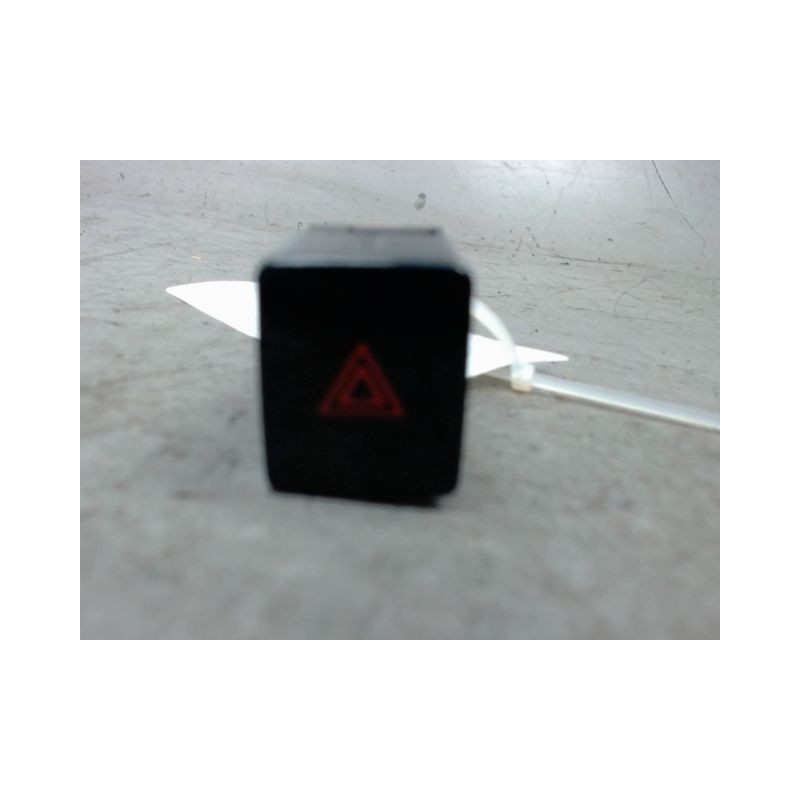 BOUTON DE WARNING NISSAN NOTE