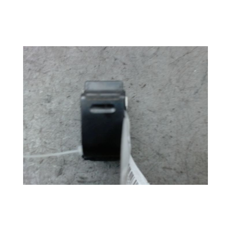 COMMANDE LEVE-GLACE PORTE AVD TOYOTA RAV4 -97