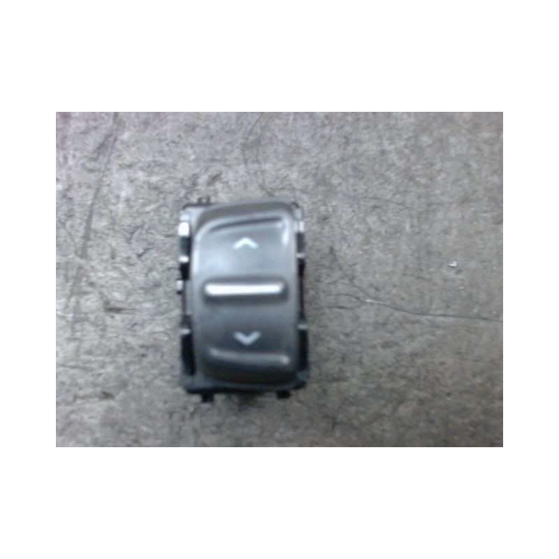 COMMANDE LEVE-GLACE PORTE AVG DACIA SANDERO