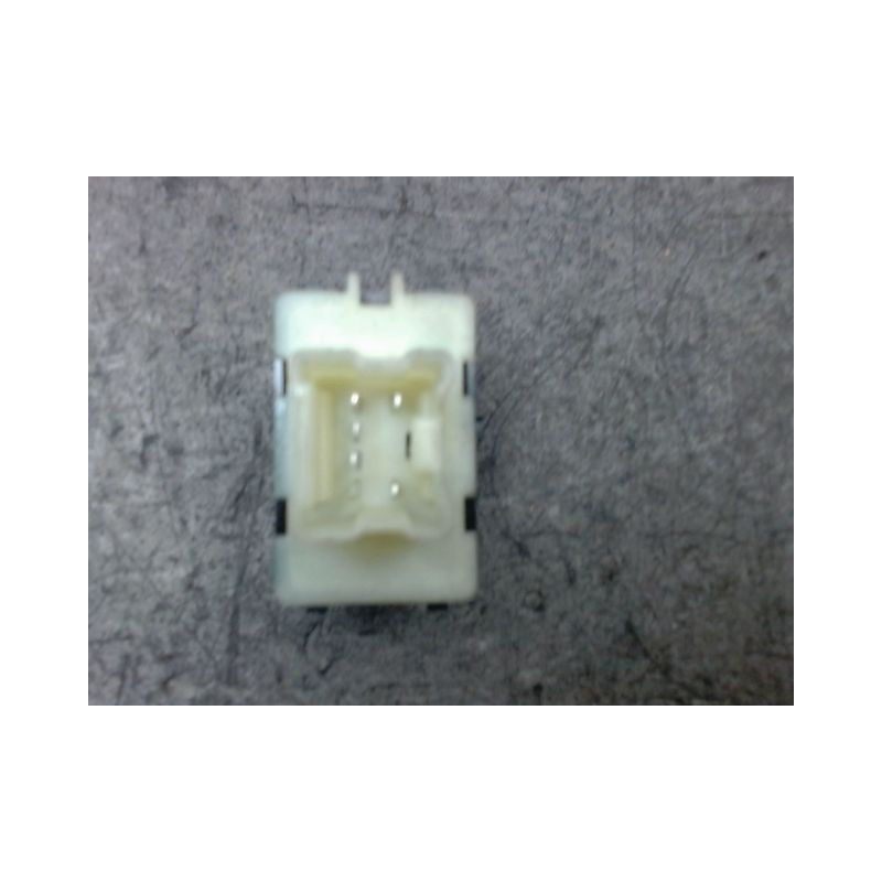COMMANDE LEVE-GLACE PORTE AVG DACIA SANDERO