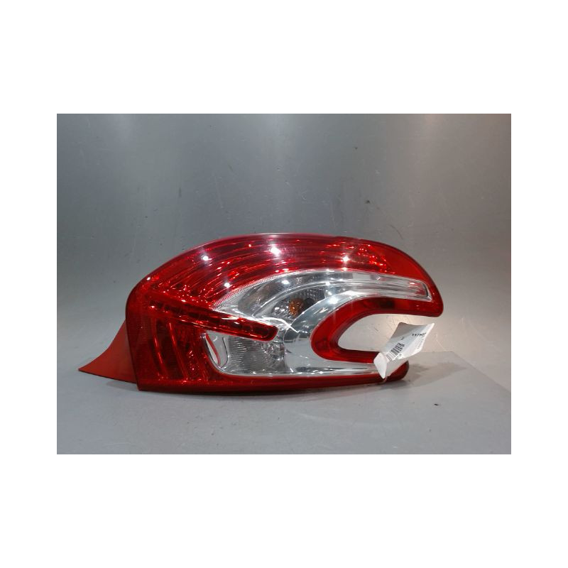 FEU ARRIERE DROIT PEUGEOT 208