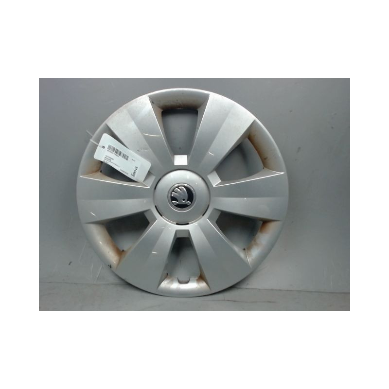 ENJOLIVEUR DE ROUE SKODA FABIA