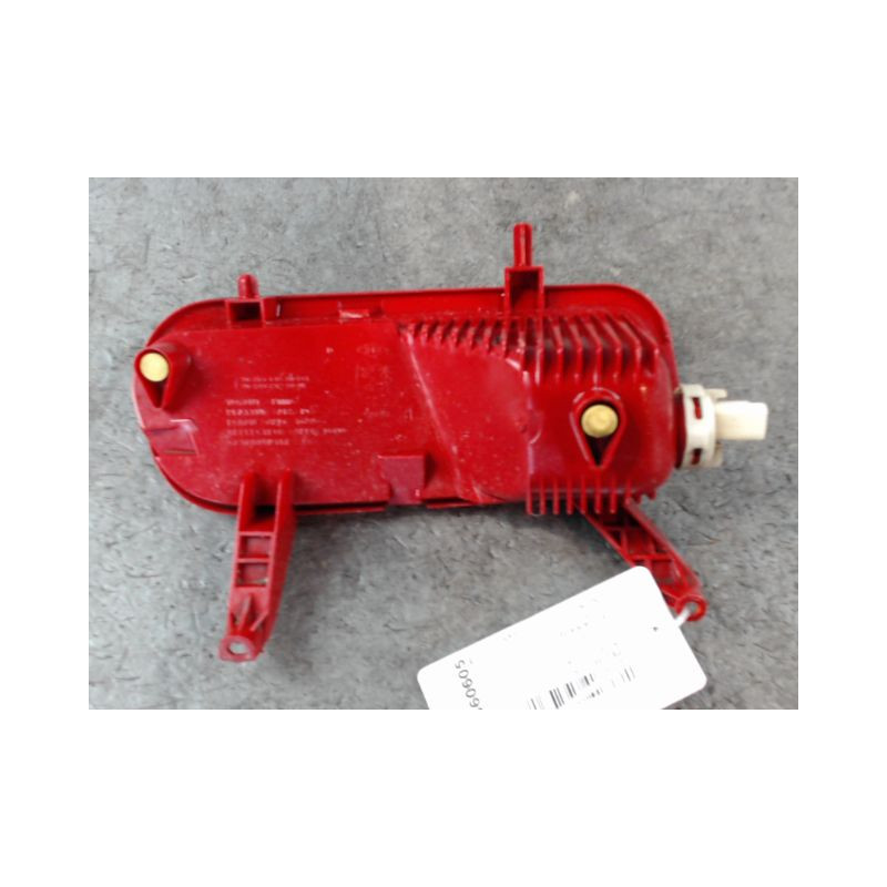FEU RECUL DROIT PEUGEOT 5008 2009-