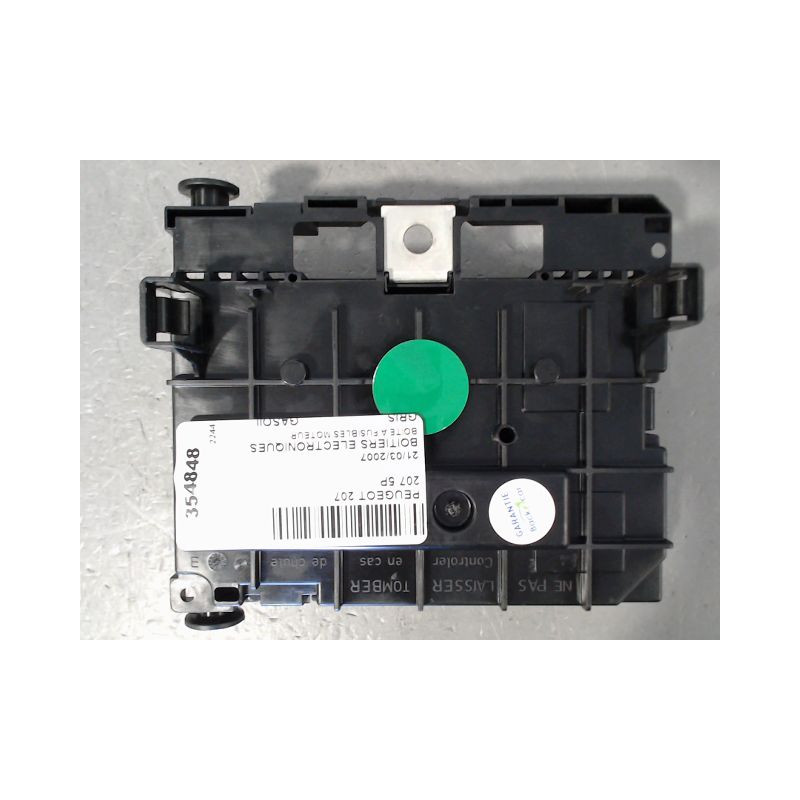BOITE A FUSIBLES PEUGEOT 207 5P