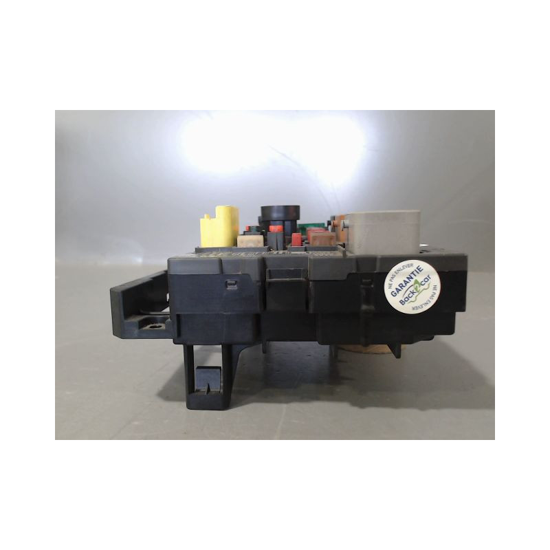 BOITE A FUSIBLES PEUGEOT 5008