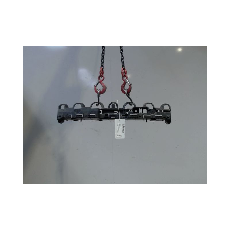 SUPPORT CENTRAL PARE-CHOC ARRIERE  RENAULT CLIO IV