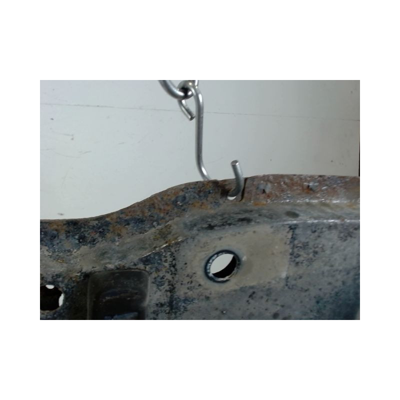 TRAVERSE INFERIEURE ARMATURE AVANT NISSAN NOTE