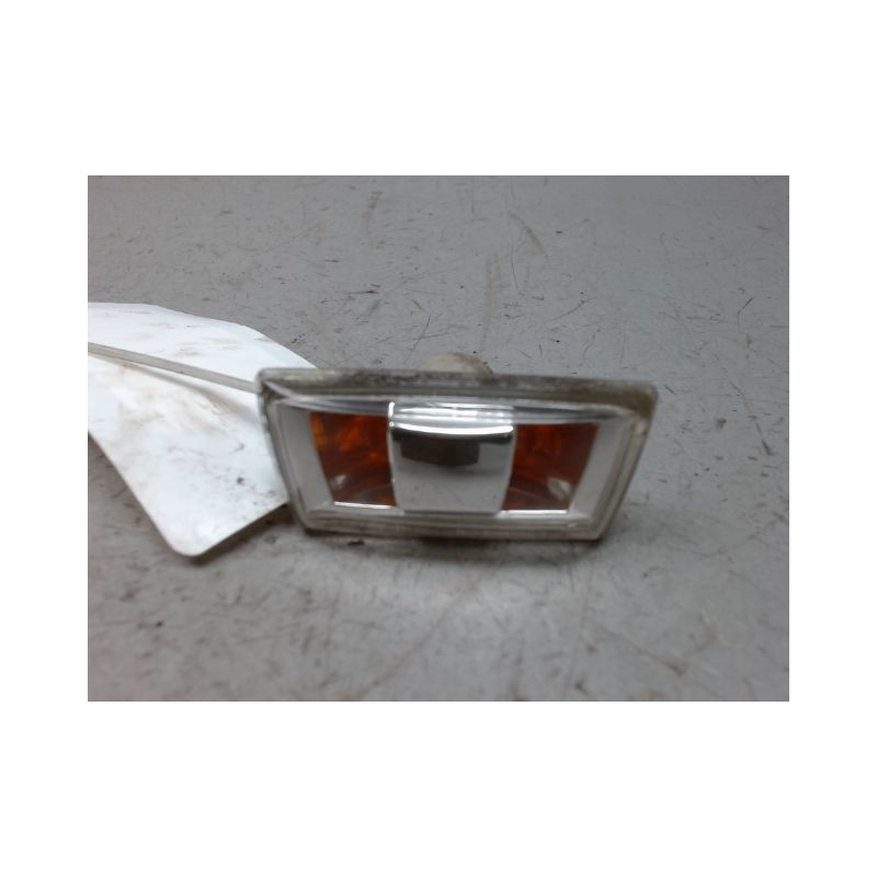 REPETITEUR AILE GAUCHE OPEL CORSA