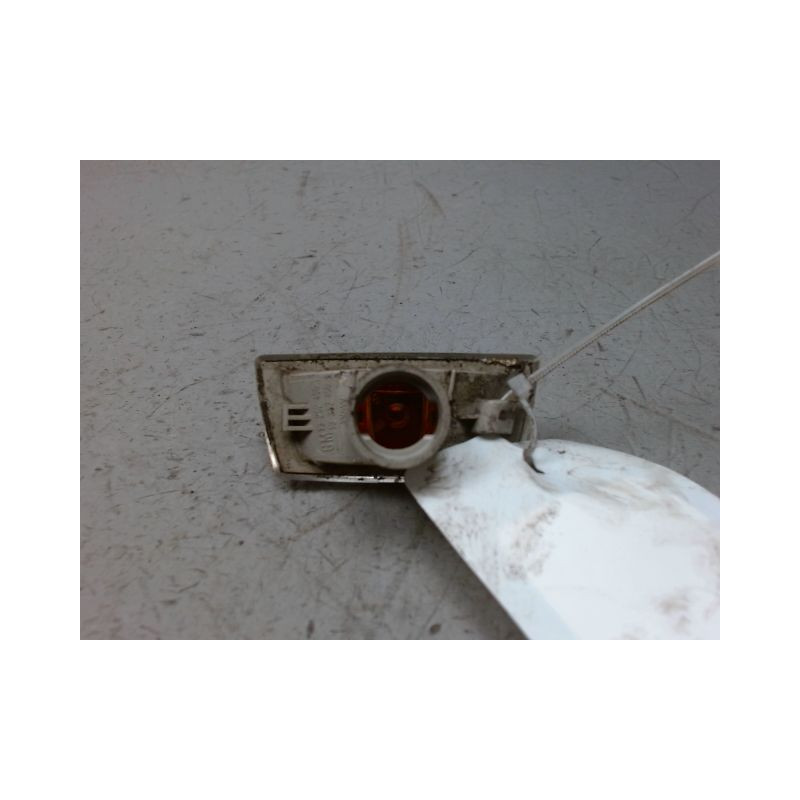 REPETITEUR AILE GAUCHE OPEL CORSA