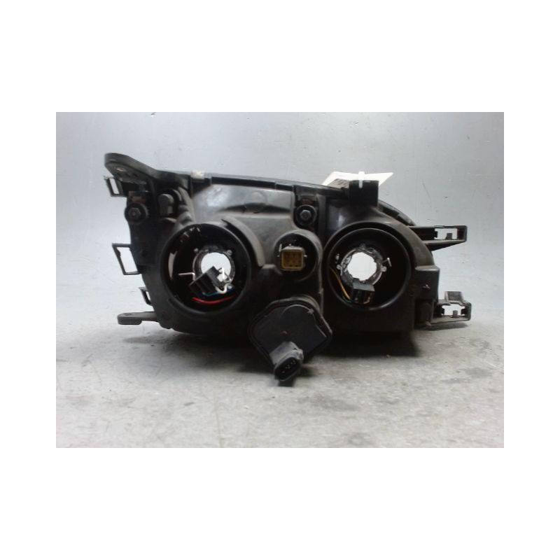 PHARE GAUCHE TOYOTA AVENSIS -2000