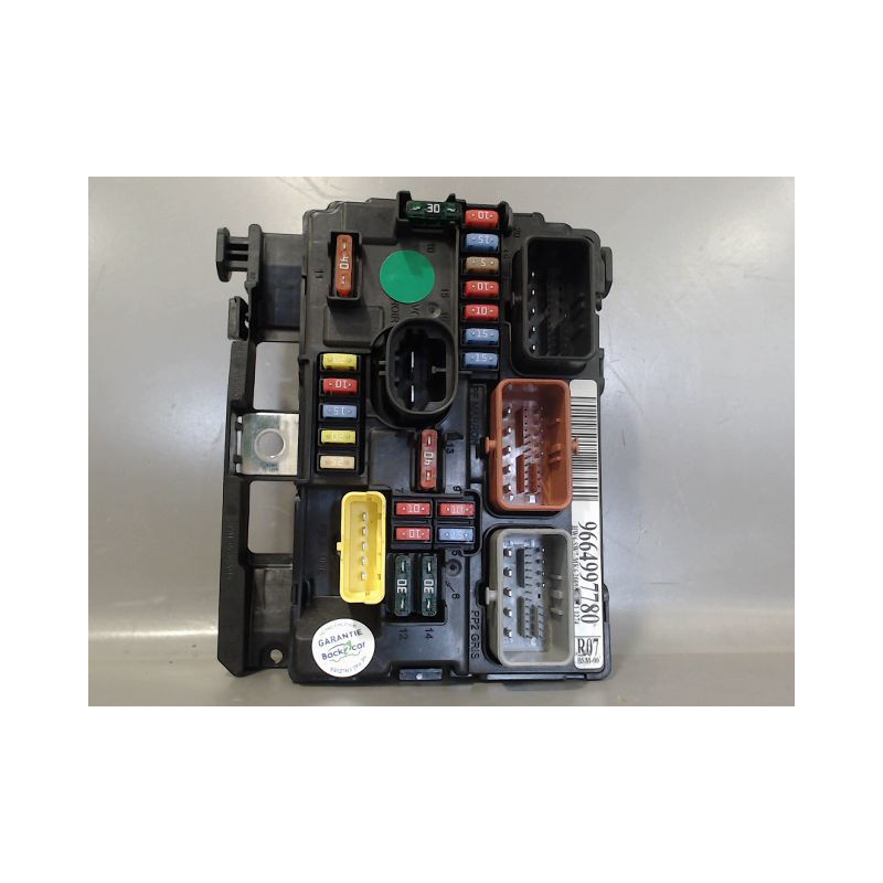 BOITE A FUSIBLES PEUGEOT 207 3P