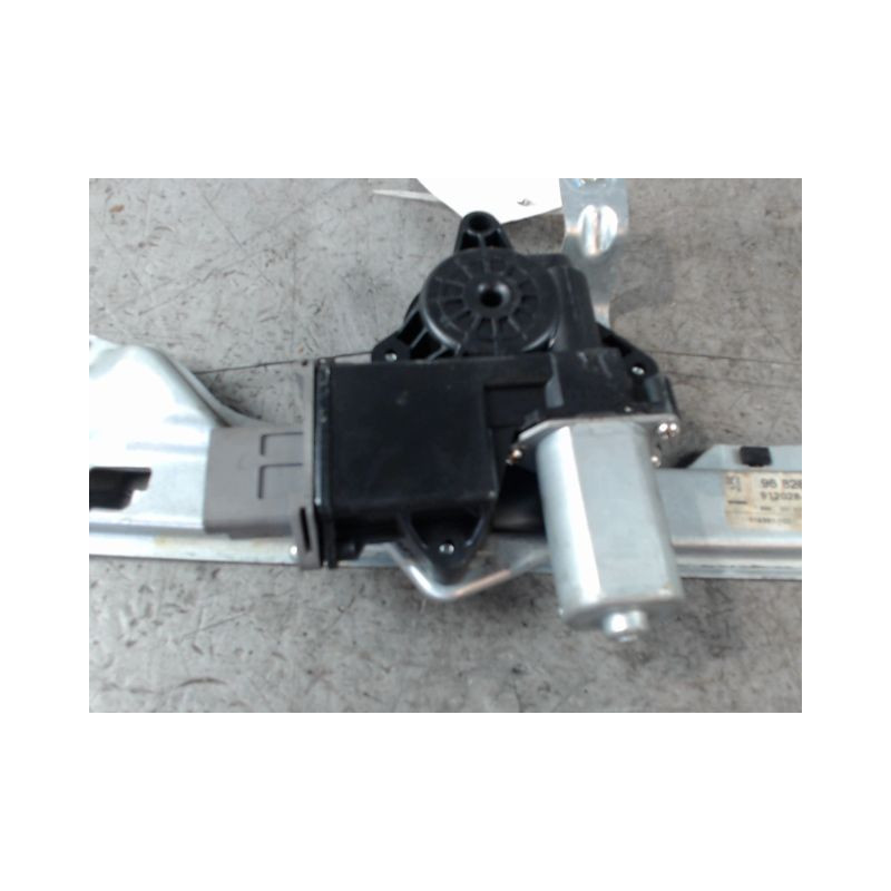 MECANISME+MOTEUR LEVE-GLACE ARRIERE DROIT PEUGEOT 3008 2009-