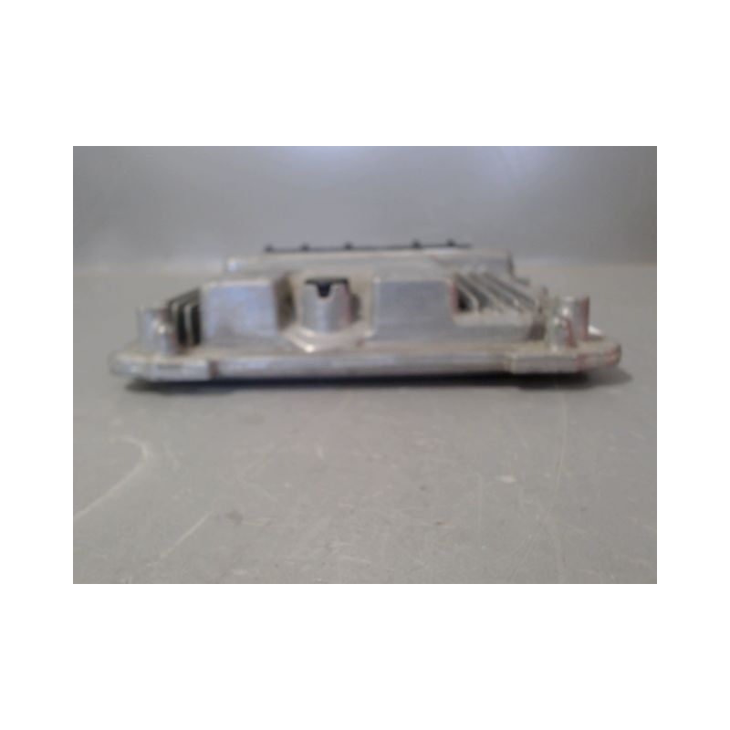 CALCULATEUR MOTEUR VOLKSWAGEN GOLF