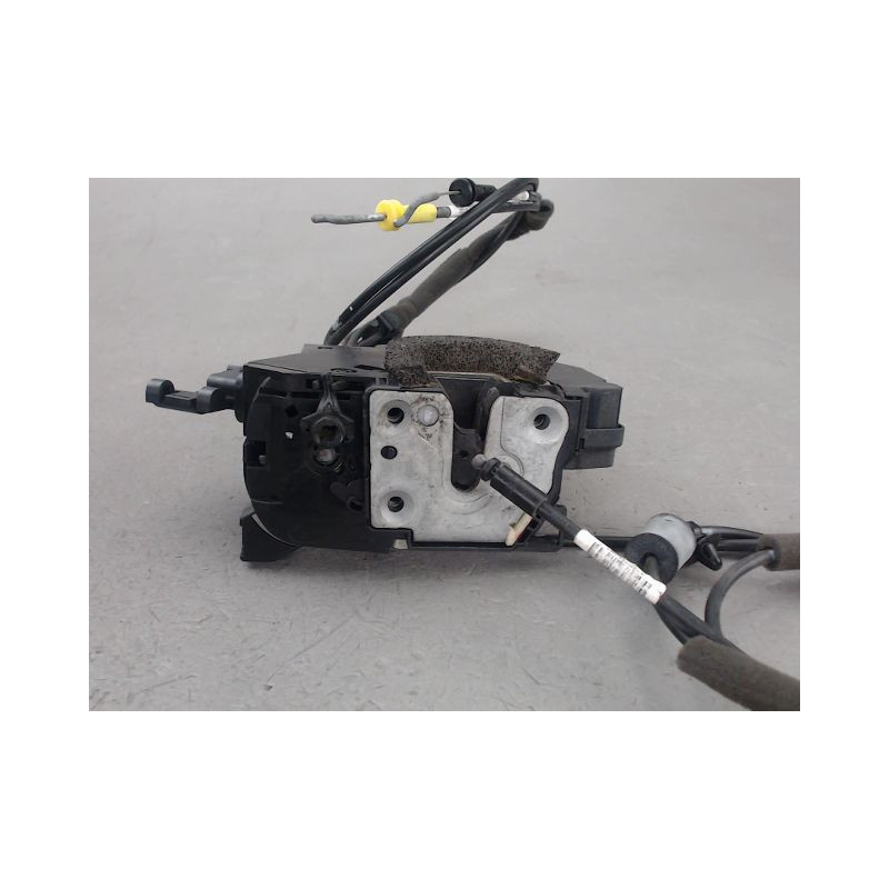 SERRURE PORTE COULISSANTE DROIT RENAULT TRAFIC
