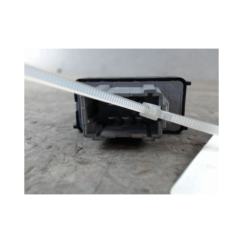 COMMANDE LEVE-GLACE PORTE AVD CITROEN C3 2009-
