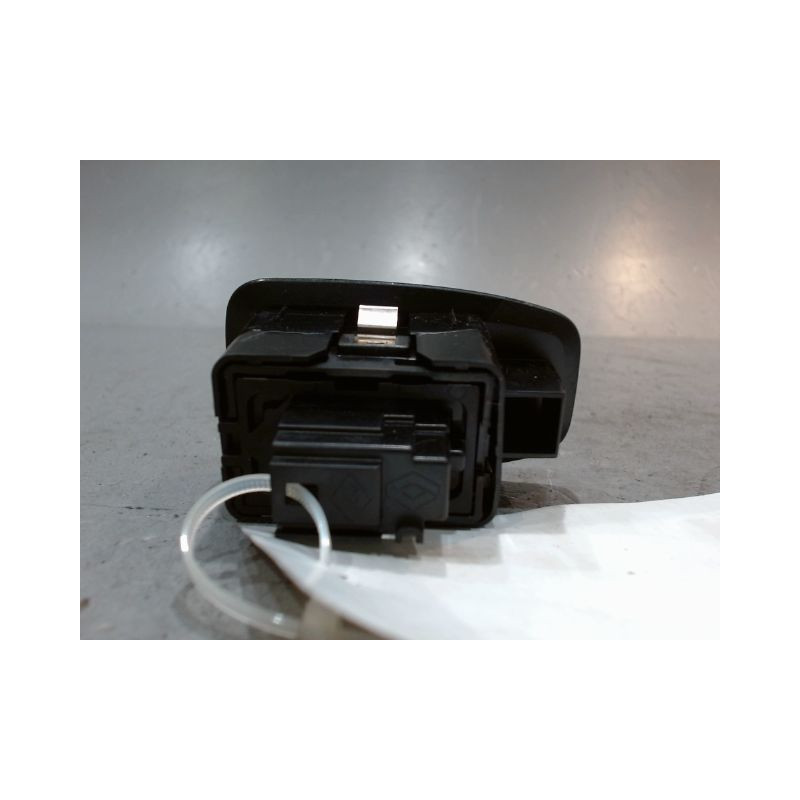 COMMANDE LEVE-GLACE PORTE AVD RENAULT CLIO