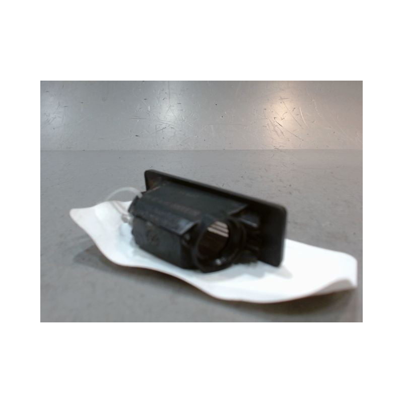 ECLAIREUR PLAQUE DE POLICE DROIT NISSAN QASHQAI