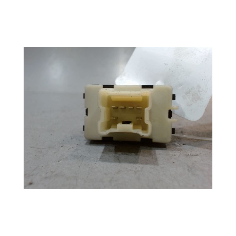 COMMANDE LEVE-GLACE PORTE AVG DACIA SANDERO