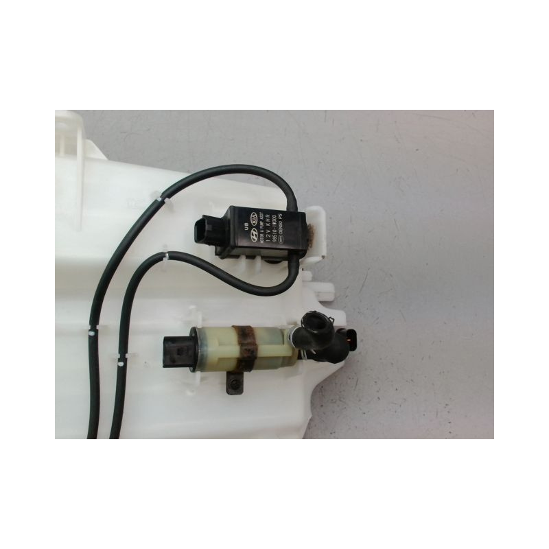 RESERVOIR LAVE-GLACE AVANT HYUNDAI TUCSON -04
