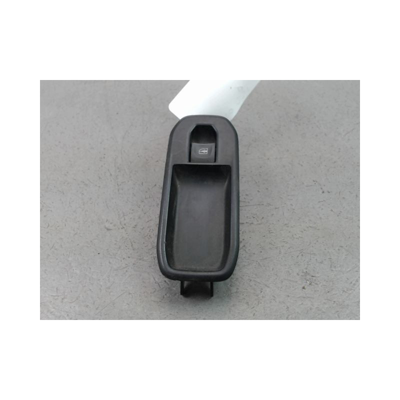 COMMANDE LEVE-GLACE PORTE AVD RENAULT EXPRESS