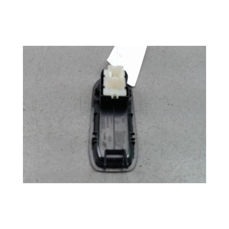 COMMANDE LEVE-GLACE PORTE AVD RENAULT EXPRESS