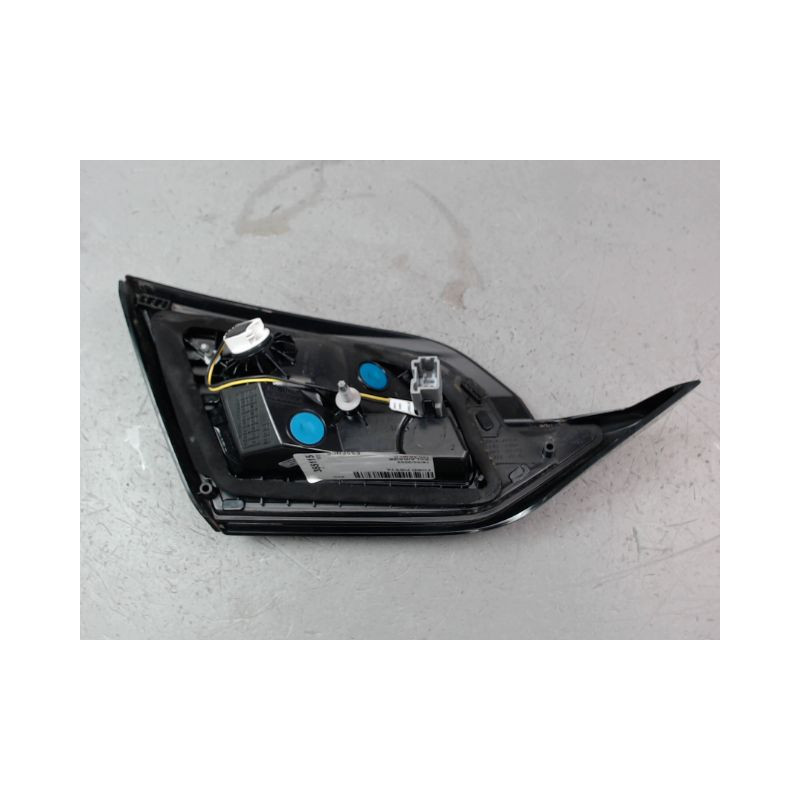 FEU ARRIERE INTERIEUR DROIT FORD FIESTA