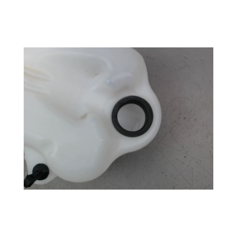 RESERVOIR LAVE-GLACE AVANT FORD FIESTA 2010-