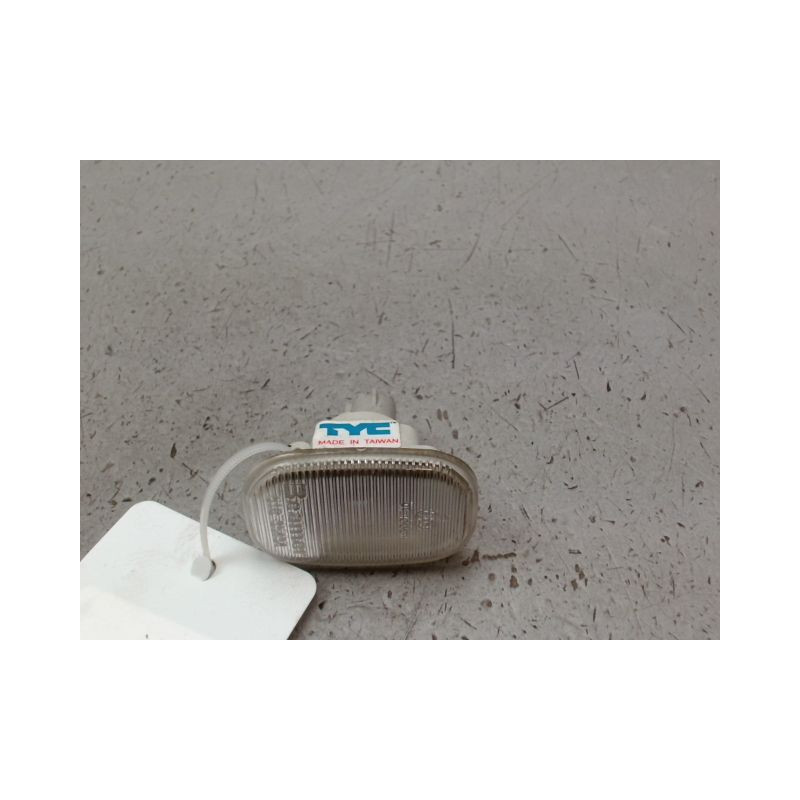 REPETITEUR AILE GAUCHE TOYOTA COROLLA X Phase 2 2004-2007