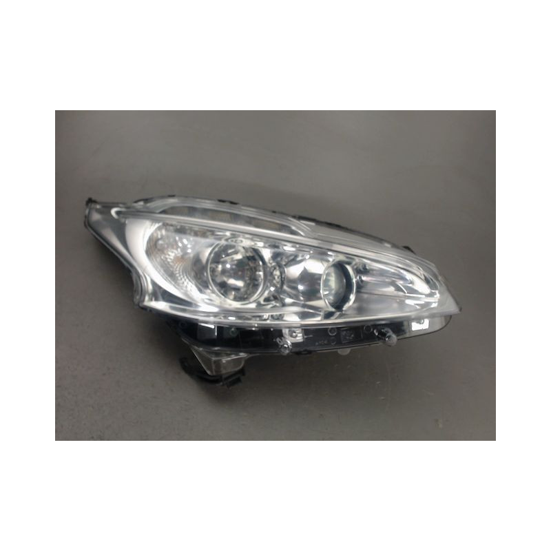 PHARE DROIT PEUGEOT 208