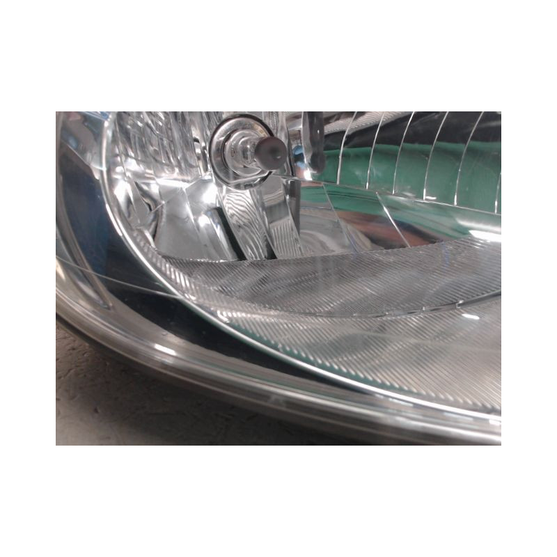 PHARE DROIT FORD KA