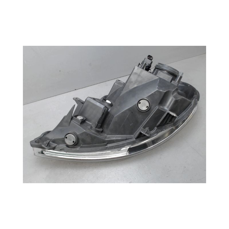 PHARE DROIT RENAULT TRAFIC