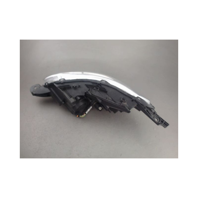 PHARE DROIT PEUGEOT 2008