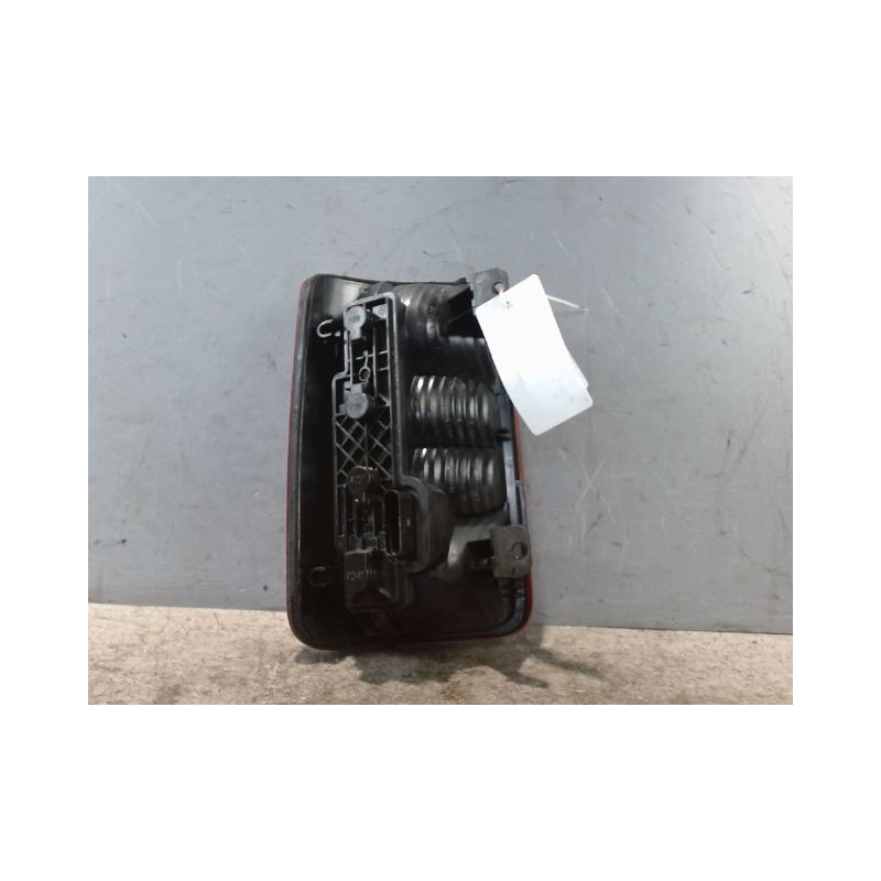 FEU ARRIERE DROIT VOLKSWAGEN CADDY COMBI 2004-