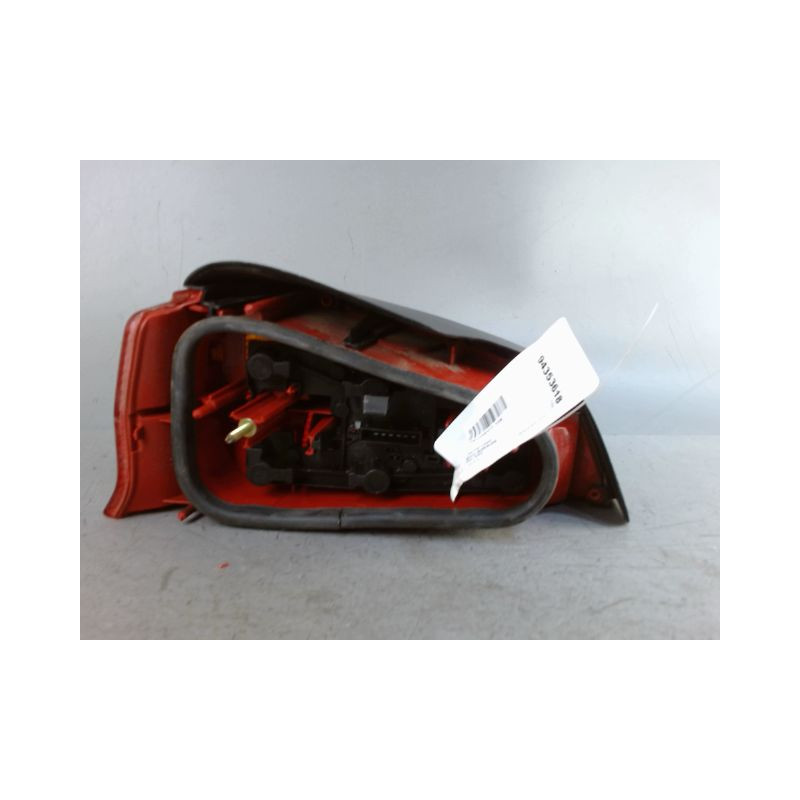 FEU ARRIERE DROIT PEUGEOT 106